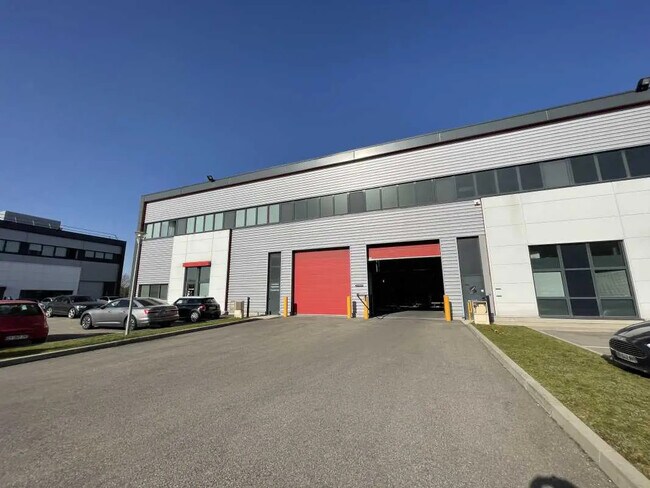 Plus de détails pour 355 Avenue Henri Schneider, Meyzieu - Bureau, Local d'activités à louer