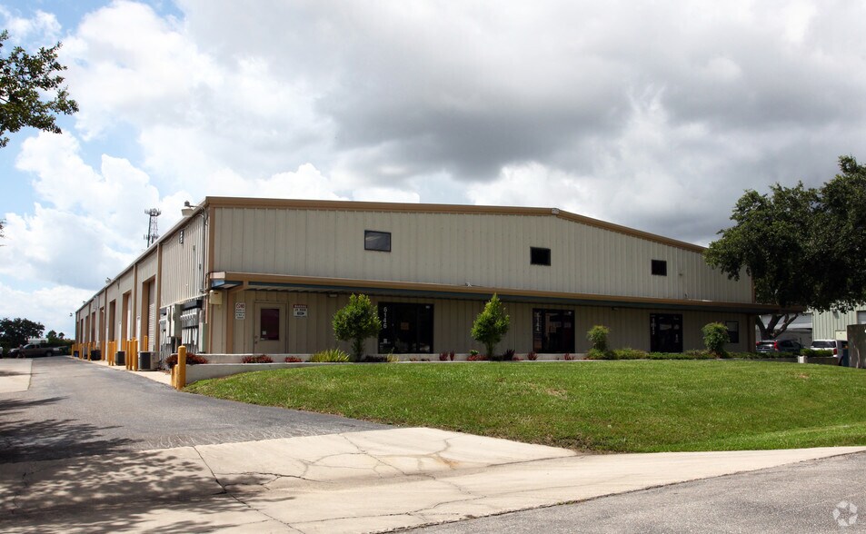 6142-6162 Clark Center Ave, Sarasota, FL à louer - Photo de l’immeuble – Image 2 sur 6