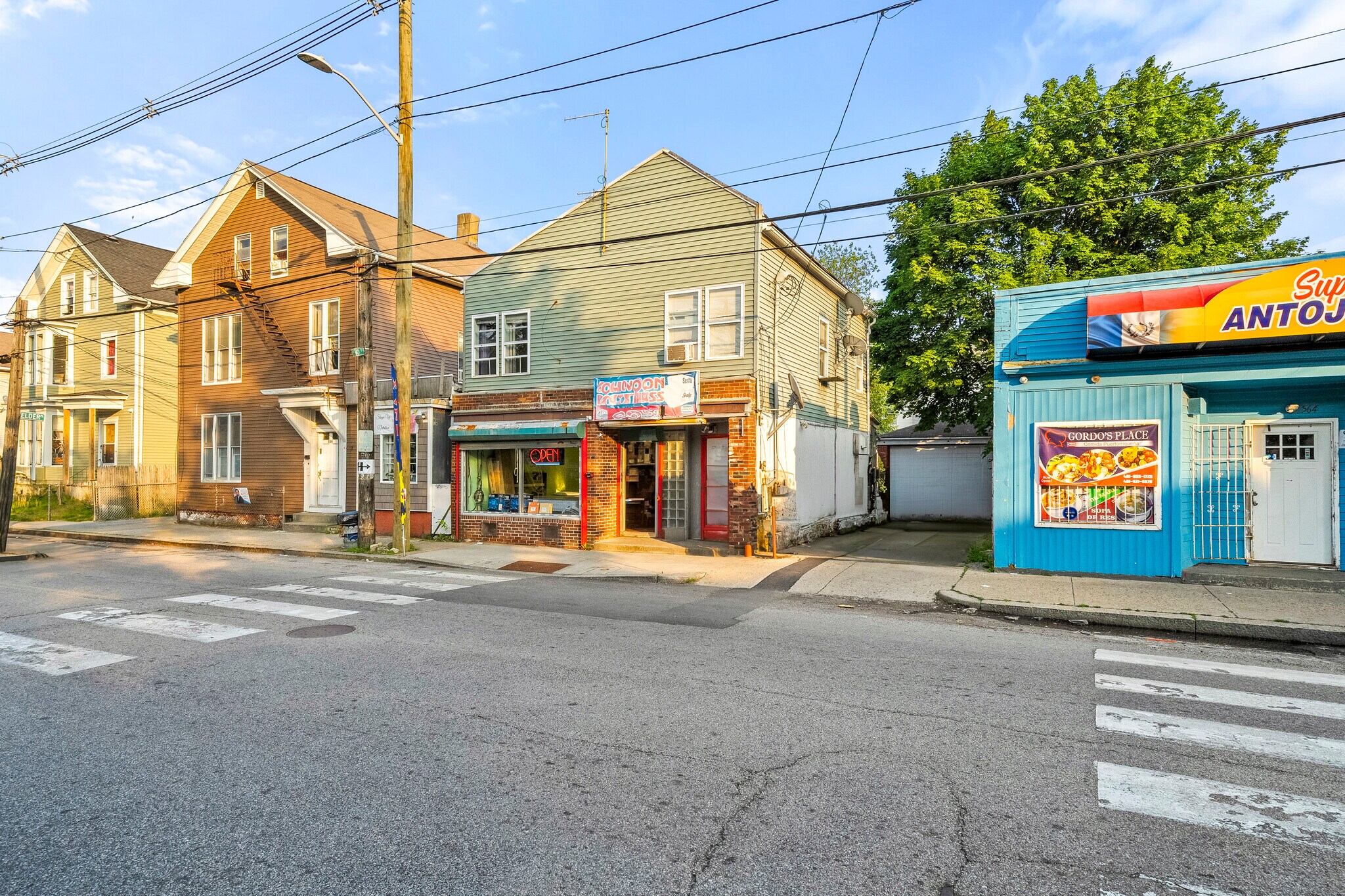 562 Plainfield St, Providence, RI à vendre Photo de l’immeuble– Image 1 sur 28