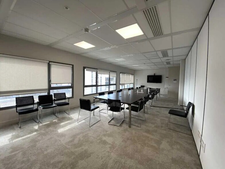 Bureau dans Rouen à louer - Photo de l’immeuble – Image 1 sur 6