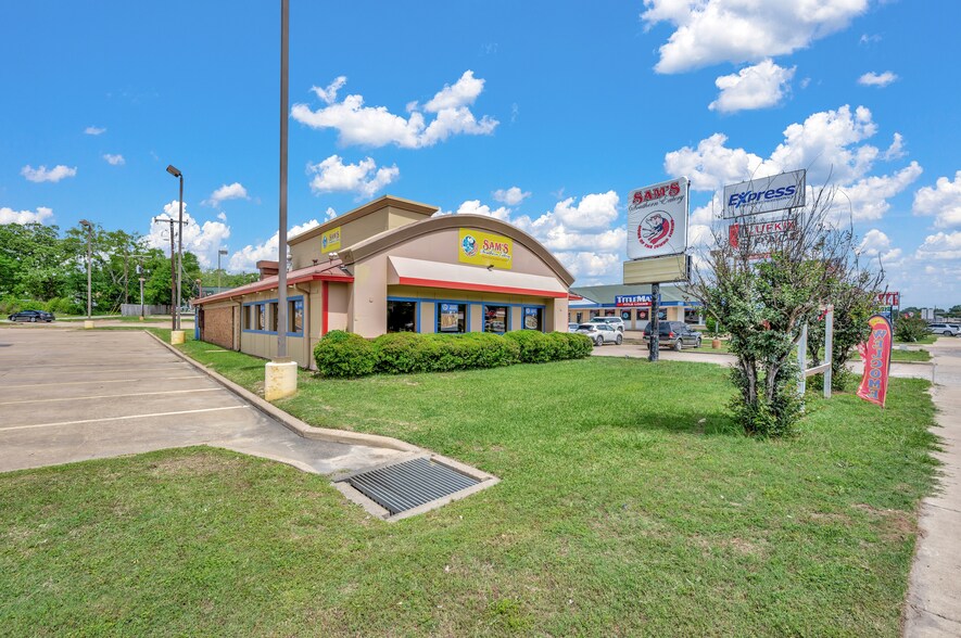 214 S Timberland Dr, Lufkin, TX à vendre - Photo de l’immeuble – Image 3 sur 3