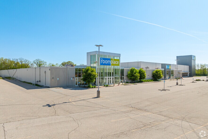 8301 E Washington St, Indianapolis, IN à vendre - Photo de l’immeuble – Image 1 sur 27