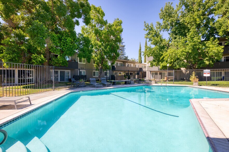 3220 Watt Ave, Sacramento, CA à vendre - Photo de l’immeuble – Image 1 sur 12