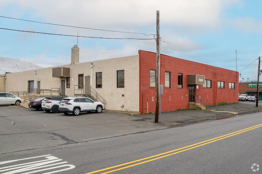 2020 S Stiles St, Linden, NJ à louer - Photo de l’immeuble – Image 1 sur 20