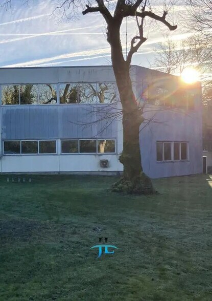 Bureau dans Gradignan à louer - Photo de l’immeuble – Image 1 sur 2