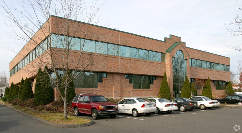211 New Britain Rd, Berlin, CT à vendre - Photo de l’immeuble – Image 2 sur 4