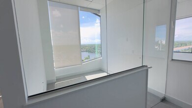 19790 W Dixie Hwy, Aventura, FL à louer - Vidéo sur l’annonce professionnelle 