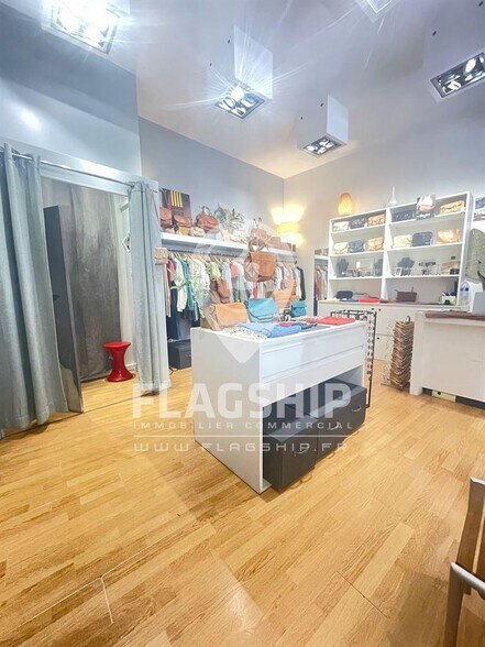 Local commercial dans Paris à louer - Photo de l’immeuble – Image 2 sur 5