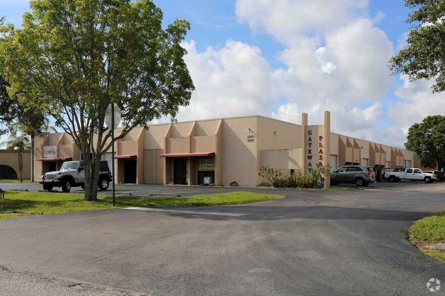 1360-1396 SE Huffman Rd, Port Saint Lucie, FL à vendre - Photo de l’immeuble – Image 3 sur 48