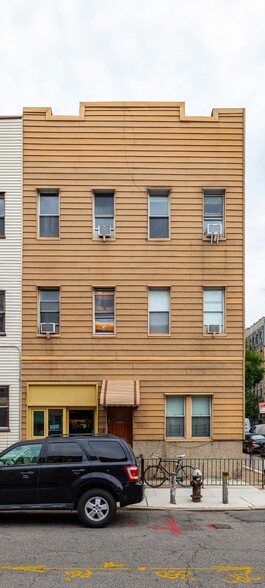 718 Lorimer St, Brooklyn, NY à vendre - Photo de l’immeuble – Image 1 sur 10