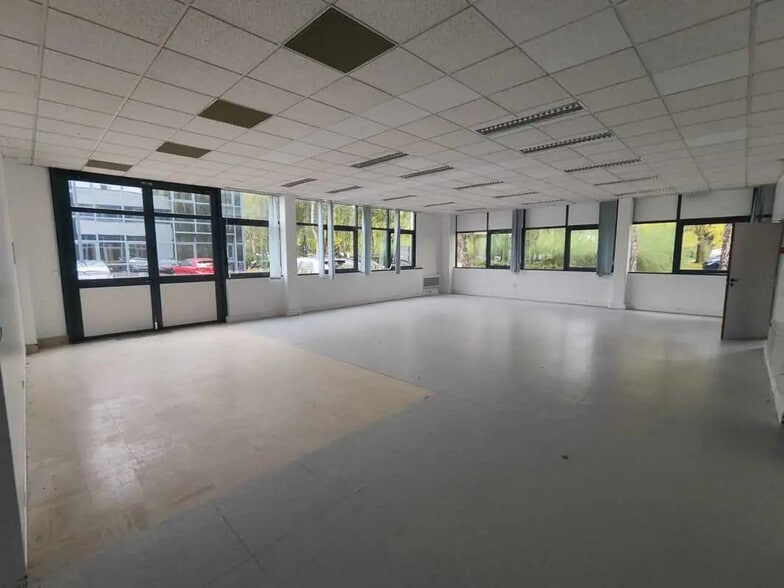 4 Rue René Razel, Saclay à louer - Photo de l’immeuble – Image 2 sur 12