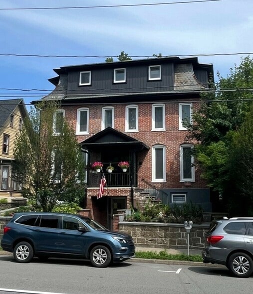 255 Washington St, East Stroudsburg, PA à vendre - Photo de l’immeuble – Image 3 sur 14