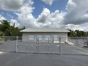 128 NW 3rd Ave, Chiefland, FL à louer Photo intérieure– Image 2 sur 6