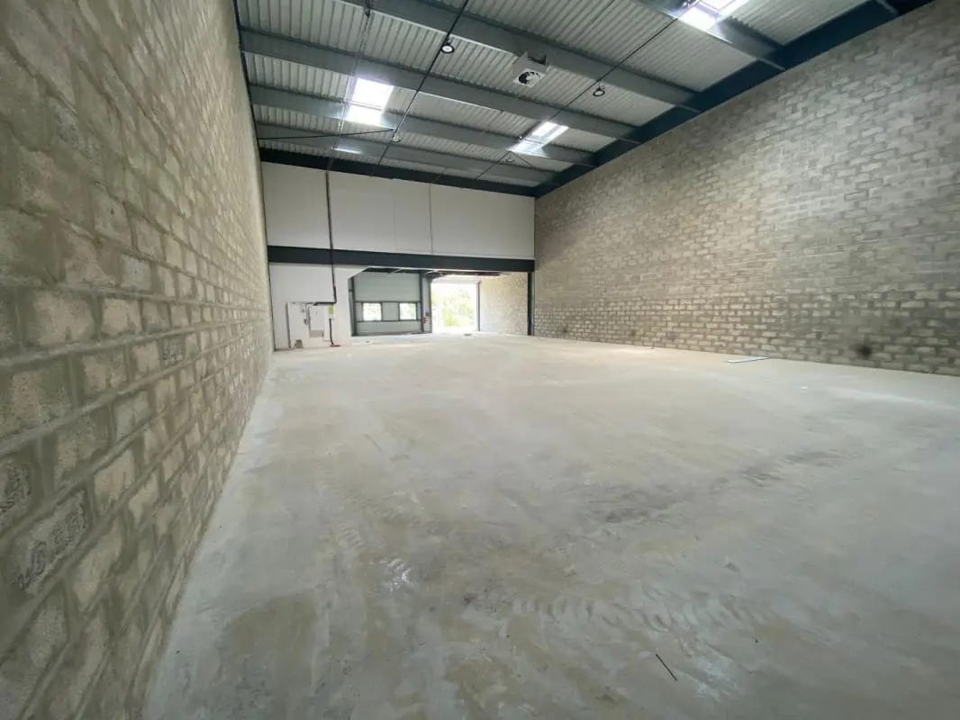 Local d’activités dans Savigny-le-Temple à louer Photo de l’immeuble– Image 1 sur 6