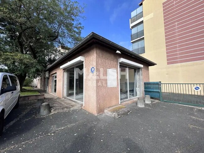 Plus de détails pour 10 Rue Francois Polot, Villefranche-sur-Saône - Local commercial à louer