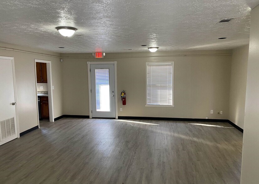 8141 Hazelbrand Rd NE, Covington, GA à louer - Photo de l’immeuble – Image 3 sur 9