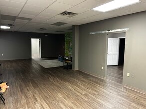 2425 Kildaire Farm Rd, Cary, NC à louer Photo de l’immeuble– Image 1 sur 10