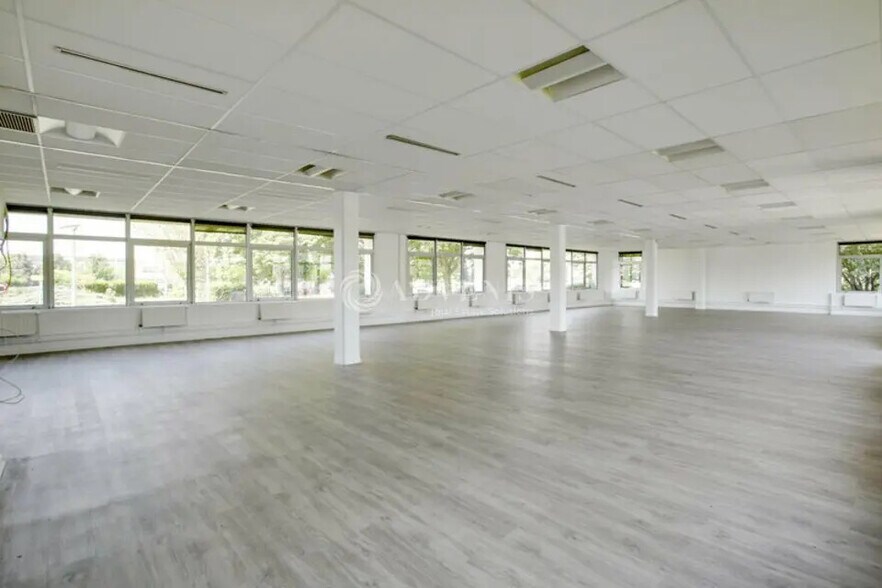 Bureau dans Roissy-en-France à louer - Photo de l’immeuble – Image 3 sur 5