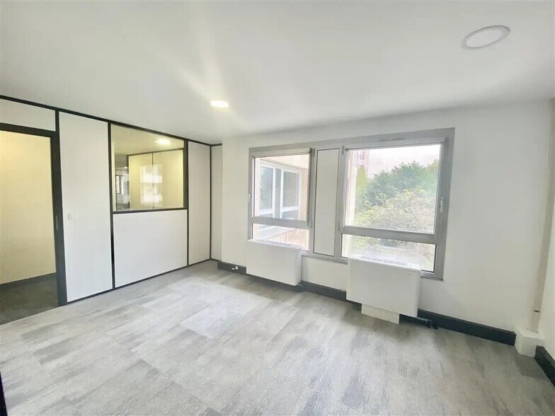 Bureau dans Levallois-Perret à louer - Photo de l’immeuble – Image 3 sur 8