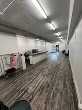 2550-2558 W Peterson Ave, Chicago, IL à louer Photo intérieure– Image 2 sur 9