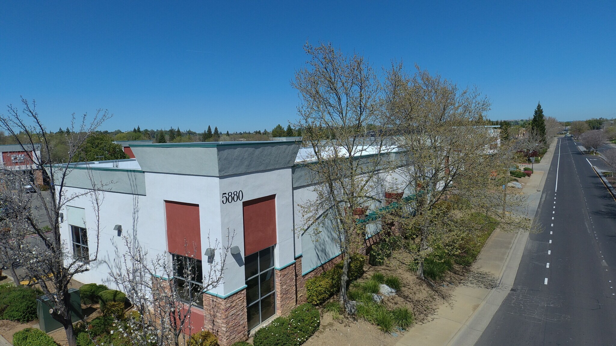 5880 Pacific St, Rocklin, CA à vendre Photo de l’immeuble– Image 1 sur 8