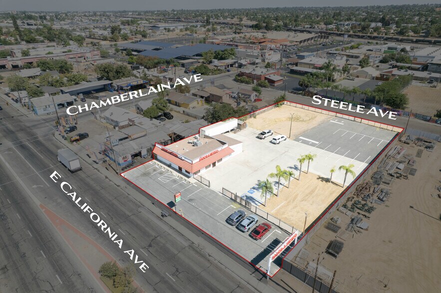 2112 E California Ave, Bakersfield, CA à vendre - Photo de l’immeuble – Image 1 sur 48
