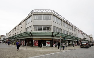 Plus de détails pour 26/27 The Quadrant, Swansea - Local commercial à louer