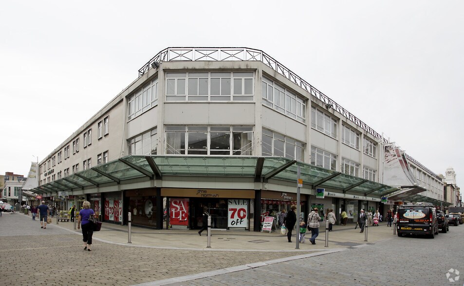 26/27 The Quadrant, Swansea à louer - Photo principale – Image 1 sur 21