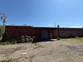 1766 E 133rd St, East Cleveland, OH à louer Photo intérieure– Image 1 sur 12