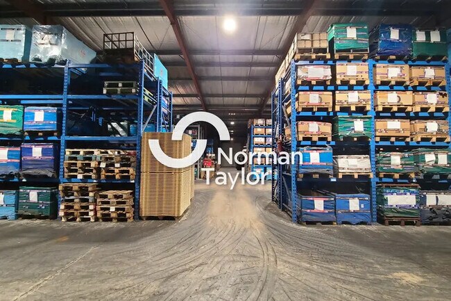 Plus de détails pour Local d'activités à louer