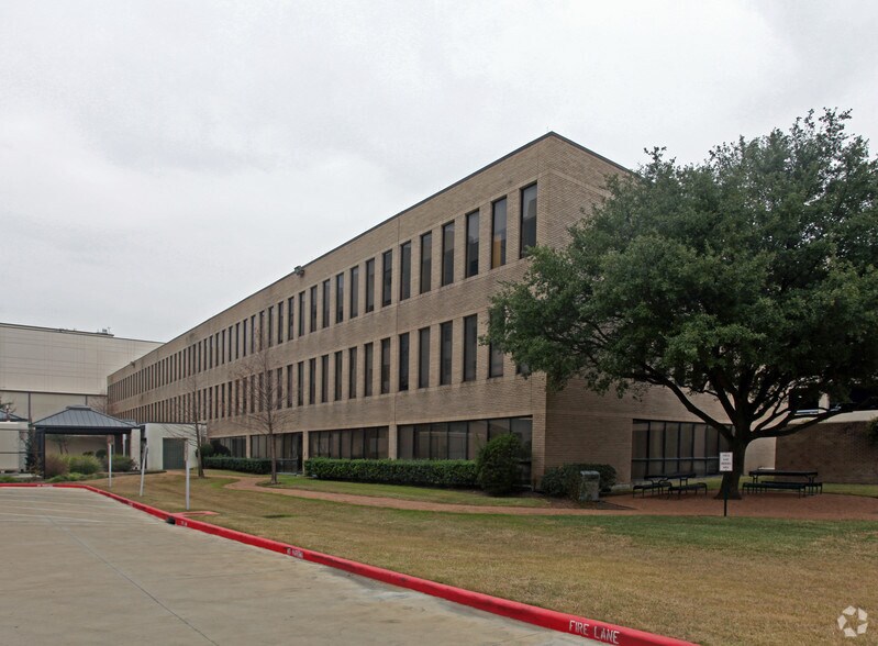 1740 W 27th St, Houston, TX à louer - Photo principale – Image 1 sur 7