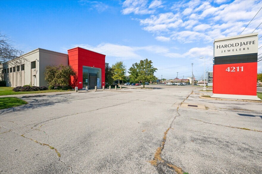 COMMERCIAL REDEVELOPMENT SITE portefeuille de 3 biens à vendre sur LoopNet.fr - Photo principale – Image 1 sur 20
