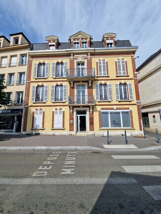 Plus de détails pour 14 Place Des Epars, Chartres - Bureau à louer