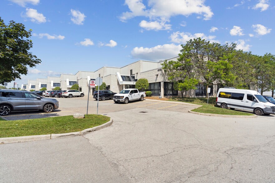 6725 Millcreek Dr, Mississauga, ON à louer - Photo de l’immeuble – Image 3 sur 3