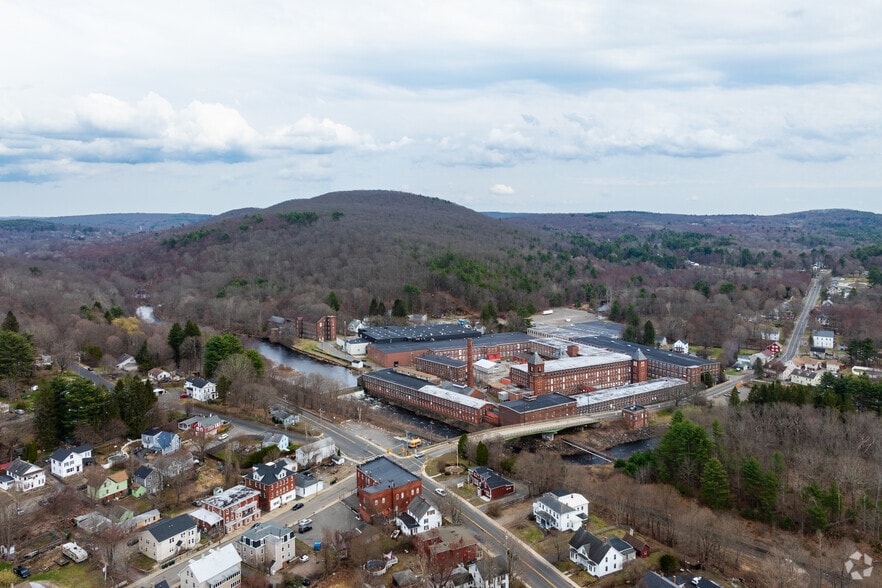 85 South St, West Warren, MA à louer - Photo principale – Image 1 sur 24