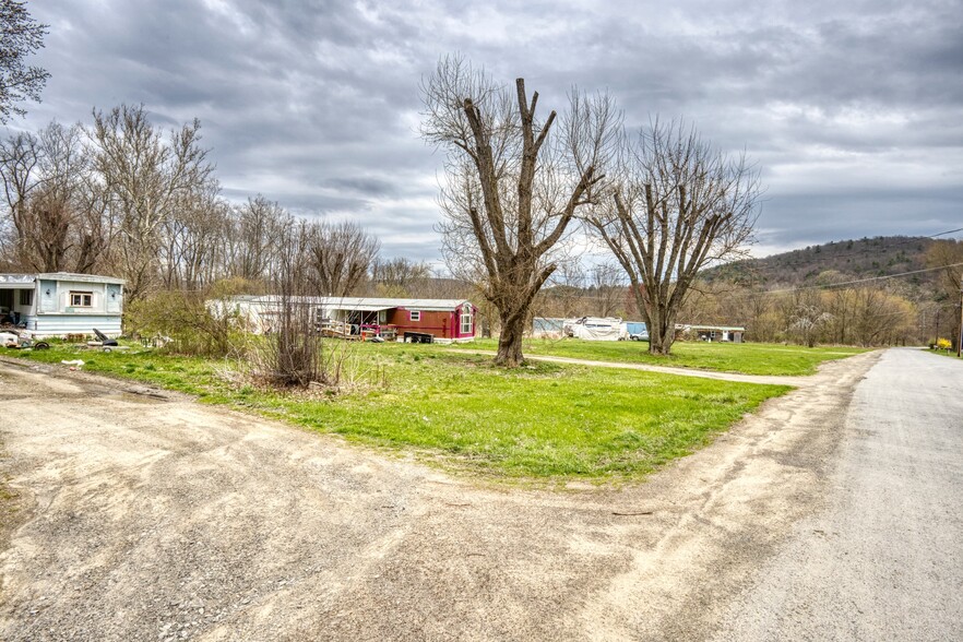 9393 Carriage Dr, Lindley, NY à vendre - Photo de l’immeuble – Image 2 sur 17