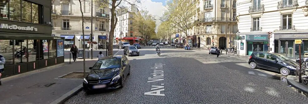 Local commercial dans Paris à louer - Photo de l’immeuble – Image 2 sur 3