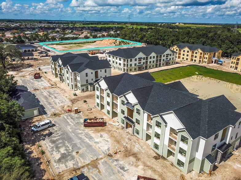 305 County Road 466A, Fruitland Park, FL à vendre - Photo de l’immeuble – Image 2 sur 13