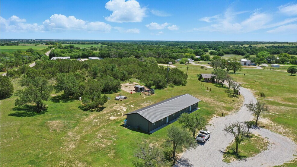 5855 County Road 392, Stephenville, TX à vendre - Photo de l’immeuble – Image 1 sur 18