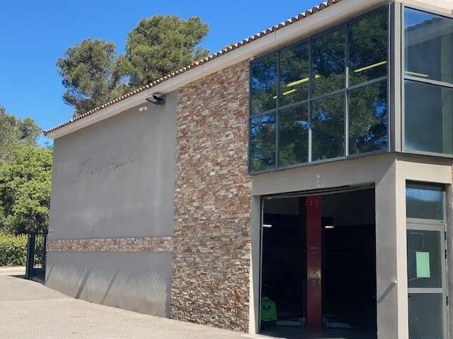 Local d'activités dans Signes à vendre - Photo de l’immeuble – Image 2 sur 22