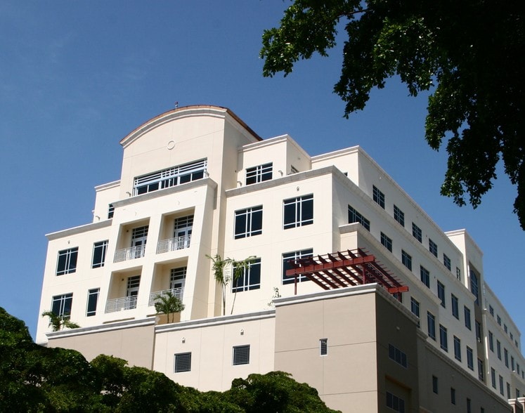 135 San Lorenzo Ave, Coral Gables, FL à louer - Photo de l’immeuble – Image 3 sur 14