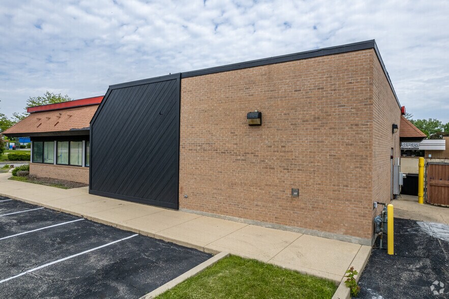 920 Lake St, Roselle, IL à louer - Photo de l’immeuble – Image 2 sur 6