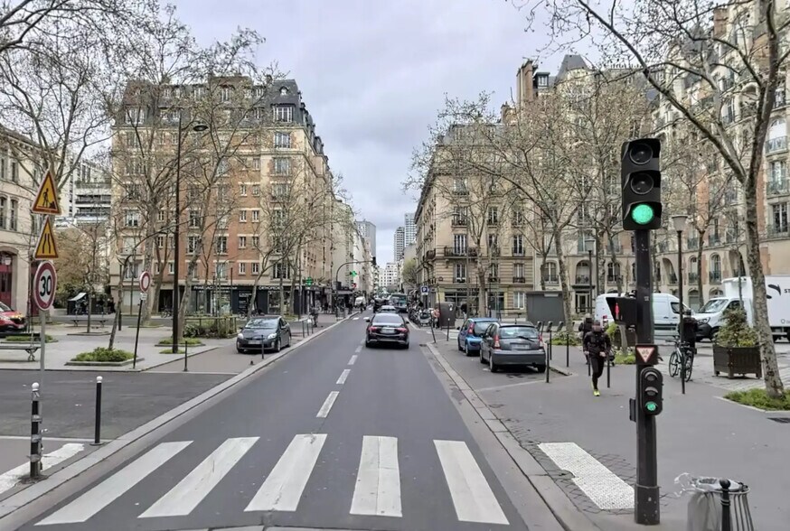 Local commercial dans Paris à louer - Photo de l’immeuble – Image 1 sur 3
