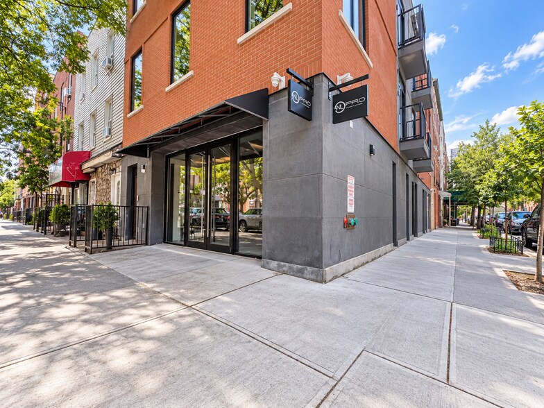145 Manhattan Ave, Brooklyn, NY à louer - Photo de l’immeuble – Image 1 sur 5
