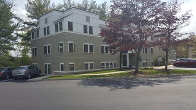 4 Greenleaf Woods Dr, Portsmouth, NH à louer Photo de l’immeuble– Image 2 sur 7