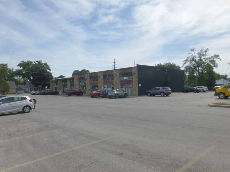 10005-10015 Grand Ave, Franklin Park, IL à louer - Photo de l’immeuble – Image 2 sur 12