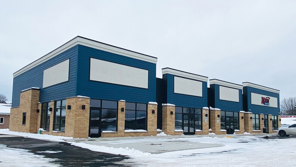 660 S Albert Ave, Reedsburg, WI à louer - Photo de l’immeuble – Image 2 sur 5