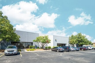 890 Supreme Dr, Bensenville, IL à louer Photo de l’immeuble– Image 1 sur 7