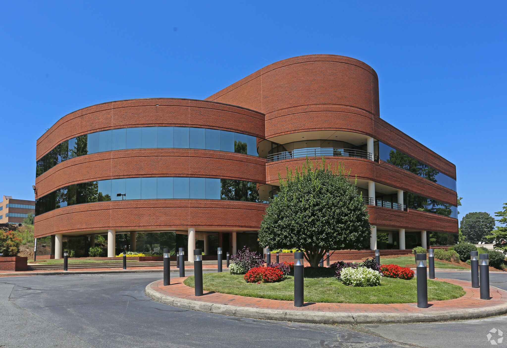 2000 Frontis Plaza Blvd, Winston-Salem, NC à louer Photo de l’immeuble– Image 1 sur 7