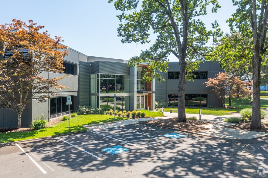 8500 SW Creekside Pl, Beaverton, OR à louer - Photo principale – Image 1 sur 23